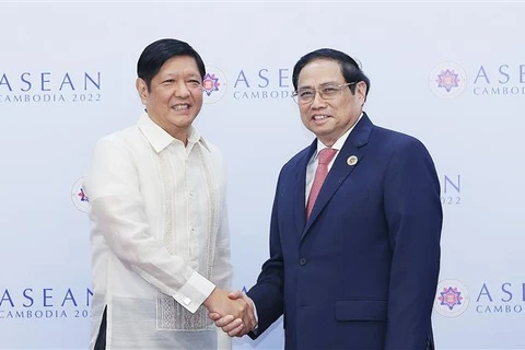 Thủ tướng Phạm Minh Chính gặp Tổng thống Philipines Ferdinand Marcos. (Ảnh: Dương Giang/TTXVN)