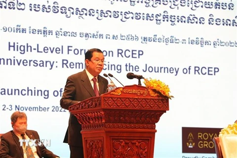 Thủ tướng Campuchia Samdech Techo Hun Sen phát biểu tại lễ khai mạc Diễn đàn cấp cao kỷ niệm 10 năm Hiệp định Đối tác kinh tế toàn diện khu vực- RCEP. (Ảnh: Vũ Hùng/TTXVN)
