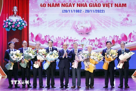 [Photo] Chủ tịch nước dự Lễ kỷ niệm 40 năm Ngày Nhà giáo Việt Nam