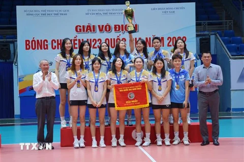 Đội Ngân hàng Công thương (Vietinbank) vô địch Giải vô địch bóng chuyền U23 quốc gia năm 2022 ở nội dung bóng chuyền nữ. (Ảnh: Hoài Thu/TTXVN)