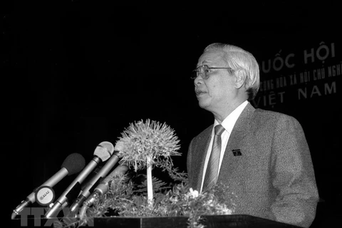 Đồng chí Võ Văn Kiệt phát biểu trước Quốc hội sau khi được bầu làm Thủ tướng Chính phủ ngày 23/9/1992 tại kỳ họp thứ nhất Quốc hội khóa IX. (Ảnh: Xuân Tuân/TTXVN) 