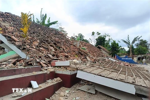 Các ngôi nhà bị phá hủy sau trận động đất ở thị trấn Cianjur thuộc tỉnh Tây Java, Indonesia ngày 21/11/2022. (Ảnh: THX/TTXVN)