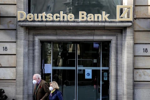 Một chi nhánh ngân hàng Deutsche Bank tại Frankfurt, Đức. (Ảnh: AFP/TTXVN)