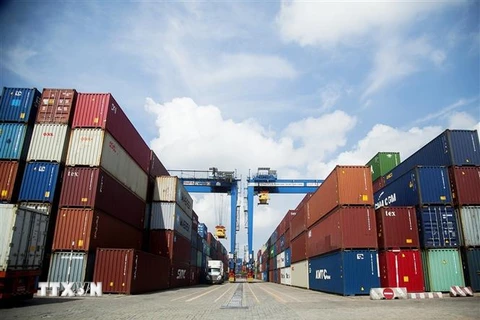 Hạ tầng kho bãi ngành công nghiệp logistics Việt Nam có những bước thay đổi nhanh trong thời gian qua. (Ảnh: Hồng Đạt/TTXVN)