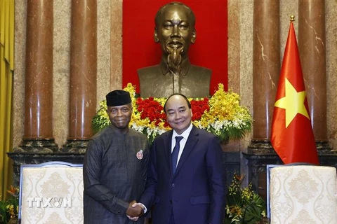 Chủ tịch nước Nguyễn Xuân Phúc tiếp Phó Tổng thống CHLB Nigeria Yemi Osinbajo. (Ảnh: Thống Nhất/TTXVN)