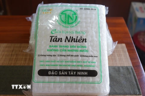 Sản phẩm bánh tráng siêu mỏng vừa được công nhận đạt OCOP 5 sao của Công ty TNHH Tân Nhiên, xã Trường Đông, thị xã Hòa Thành, tỉnh Tây Ninh. (Ảnh: Thanh Tân/TTXVN)