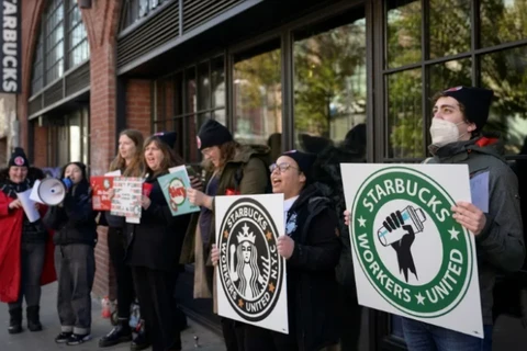 Nhân viên Starbucks yêu cầu thành lập nghiệp đoàn. (Nguồn: Yahoo News)