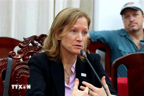 Bà Ann Marie, Giám đốc USAID cho biết sẽ hợp tác với Cần Thơ trong xử lý rác thải y tế và giảm rác thải nhựa. (Ảnh: Thu Hiền/TTXVN)