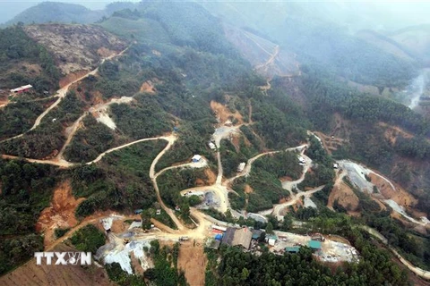Khu mỏ khai thác quặng chì kẽm được cấp phép khai thác tại xã Trung Minh, huyện Yên Sơn, tỉnh Tuyên Quang. (Ảnh: Quang Cường/TTXVN)