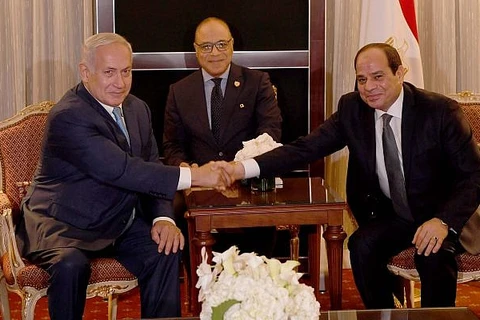 Thủ tướng Israel Benjamin Netanyahu (trái) cùng Tổng thống Ai Cập Abdel-Fattah el-Sissi bên lề Đại hội đồng LHQ tại New York ngày 27/09/2018. (Nguồn: PMO)