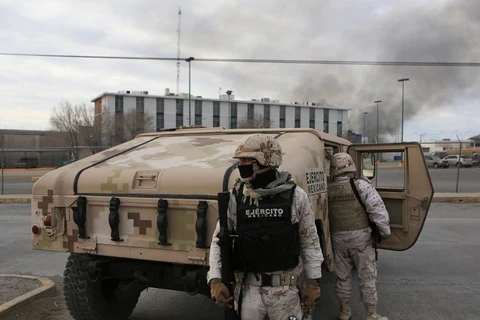 Binh lính Mexico đứng gác bên ngoài một nhà tù ở thành phố Ciudad Juarez, Mexico, ngày 1 tháng 1 năm 2023. (Nguồn: ABC News)