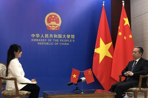 Đại sứ Trung Quốc tại Việt Nam Hùng Ba trả lời phỏng vấn phóng viên TTXVN nhân dịp Năm mới. (Ảnh: TTXVN)