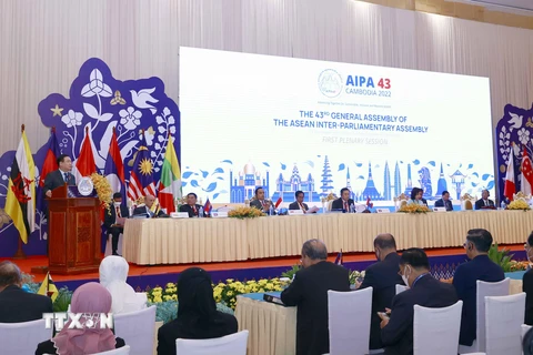 Chủ tịch Quốc hội Vương Đình Huệ phát biểu tại Phiên họp toàn thể thứ nhất AIPA-43 ngày 21/11/2022 tại hủ đô Phnom Penh, Campuchia. (Ảnh: Doãn Tấn/TTXVN)