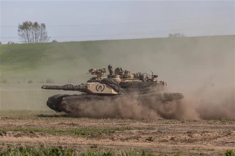Xe tăng Abrams tối tân của Mỹ trong một cuộc tập trận. (Ảnh: AFP/TTXVN)