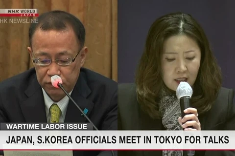 Ông Funakoshi Takehiro, Vụ trưởng Vụ các vấn đề châu Á và châu Đại Dương của Bộ Ngoại giao Nhật Bản, và người đồng cấp Hàn Quốc, bà Seo Min-jung. (Nguồn: NHK)