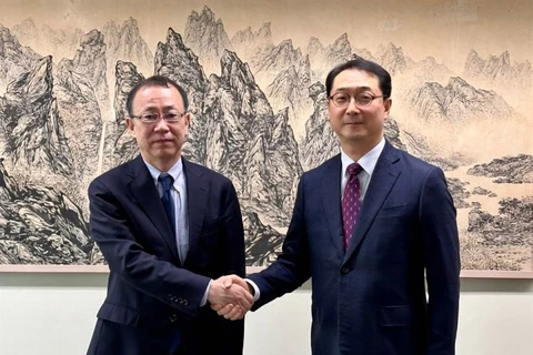 Đặc phái viên Hàn Quốc về hòa bình và an ninh trên bán đảo Triều Tiên Kim Gunn và người đồng cấp Nhật Bản Takehiro Funakoshi. (Nguồn: Yonhap)