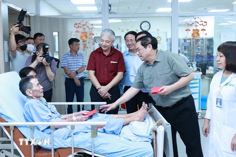 [Photo] Thủ tướng Phạm Minh Chính thăm Bệnh viện Bình Định