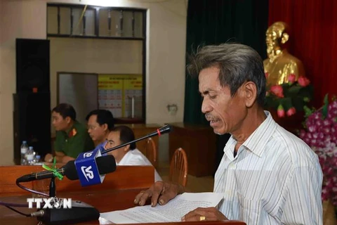 Ông Trần Ngọc Chinh - 1 trong 3 người bị oan sai phát biểu trong buổi Viện Kiểm sát Nhân dân tỉnh Vĩnh Phúc xin lỗi, cải chính công khai ngày 9/10/2019. (Ảnh: Hoàng Hùng/TTXVN)