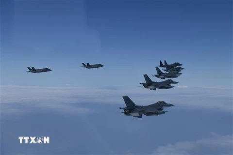 Máy bay chiến đấu của Hàn Quốc và Mỹ tham gia cuộc tập trận chung trên biển Hoàng Hải ngày 7/6/2022. (Ảnh: Yonhap/TTXVN)