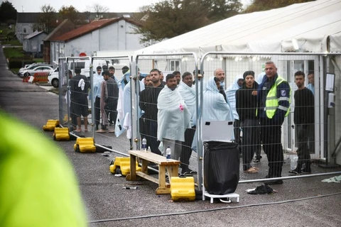 Những người tị nạn tại trung tâm xử lý người nhập cư ở Manston, Anh, ngày 7/11/2022. (Nguồn: Reuters)