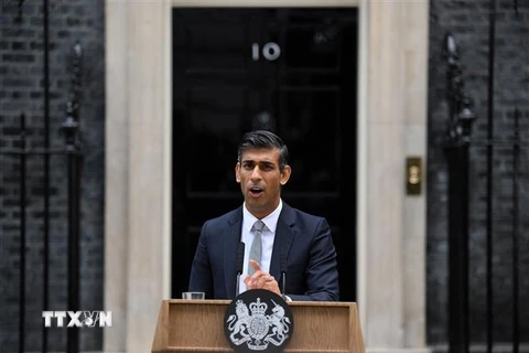 Thủ tướng Anh Rishi Sunak phát biểu tại London. (Ảnh: AFP/TTXVN)