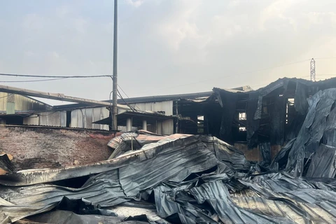 Hà Nội: Hỏa hoạn lớn thiêu rụi nhà xưởng rộng 1.000 mét vuông
