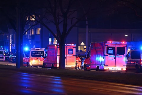 Cảnh sát tại hiện trường vụ nổ súng ở Hamburg. (Nguồn: CNN)