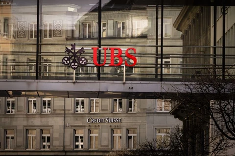 Hai ngân hàng UBS và Credit Suisse khá giống nhau.(Nguồn: Shutterstock)