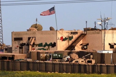 Một căn cứ của Mỹ gần mỏ dầu Al-Omar ở phía Đông Bắc Syria đã bị tấn công bằng tên lửa. (Nguồn: Shargh Daily)