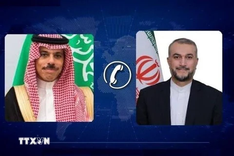 Ngoại trưởng Iran Hossein Amir-Abdollahian (phải) và Ngoại trưởng Saudi Arabia, Hoàng tử Faisal bin Farhan. (Ảnh: IRNA/TTXVN)