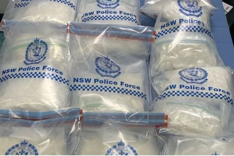 Cảnh sát NSW đã tìm thấy 20kg chất mà họ tin là ﻿methylamphetamine bên trong một chiếc xe ôtô trên đường cao tốc ở Nabiac. (Nguồn: 9News)
