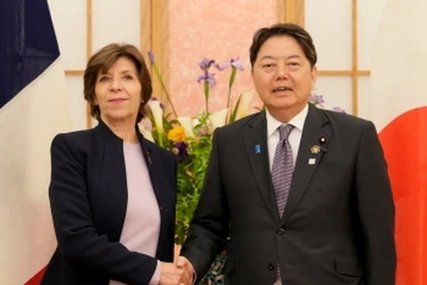 Ngoại trưởng Nhật Bản Yoshimasa Hayashi và người đồng cấp Pháp Catherine Colonna. (Nguồn: Bộ Ngoại giao Nhật Bản)