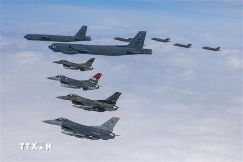 Cuộc tập trận không quân chung Mỹ-Hàn với sự tham gia của máy bay chiến đấu trên Bán đảo Triều Tiên ngày 14/4/2023. (Ảnh: Yonhap/TTXVN)