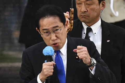 Thủ tướng Nhật Bản Fumio Kishida phát biểu trong chiến dịch vận động tranh cử cho Đảng Dân chủ Tự do (LDP) cầm quyền tại Urayasu, , tỉnh Chiba, ngày 15/4/2023. (Ảnh: AFP/TTXVN)