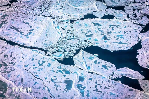 Băng tan tại Greenland, ngày 19/7/2022. (Ảnh: AFP/TTXVN)