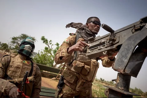 Binh sỹ quân đội Mali tuần tra tại miền trung Mali. (Nguồn: AFP)