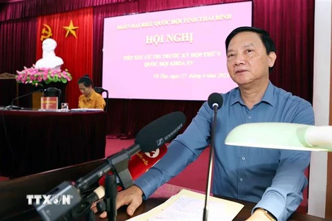 Phó Chủ tịch Quốc Hội Nguyễn Khắc Định trả lời những kiến nghị của cử tri huyện Vũ Thư. (Ảnh: Thế Duyệt/TTXVN)