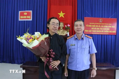 Sáng 24/12/2019, Viện KSND thành phố Nha Trang tổ chức buổi xin lỗi và cải chính công khai, phục hồi danh dự cho ông Thái Xuân Đàn bị oan sai trong 18 năm. (Ảnh: Nguyễn Dũng/TTXVN)
