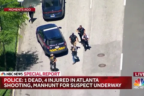 Cảnh sát Mỹ có mặt tại hiện trường vụ xả súng. (Nguồn: NBC News)