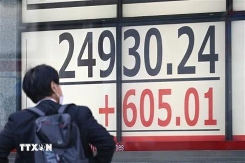 Bảng chỉ số chứng khoán tại Tokyo, Nhật Bản. (Ảnh: Kyodo/TTXVN)