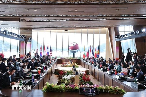 Phiên Đối thoại giữa các lãnh đạo ASEAN và Nhóm công tác cấp cao về Tầm nhìn Cộng đồng ASEAN sau 2025. (Ảnh: Dương Giang/TTXVN)