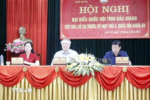 Đoàn Đại biểu Quốc hội tỉnh Bắc Giang chủ trì buổi tiếp xúc cử tri tại Tân Yên, Bắc Giang. (Ảnh: Đồng Thúy/TTXVN)
