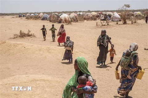 Người dân tại một trại tị nạn ở Gode, Ethiopia, ngày 6/4/2022. (Ảnh: AFP/TTXVN)