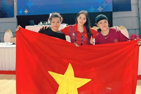 Trần Huỳnh Như (B-Girl Shun) và Nguyễn Thị Hồng Trâm mang về 1 huy chương Vàng và 1 huy chương Bạc cho Thể thao Việt Nam. (Ảnh: Báo Tiền phong)