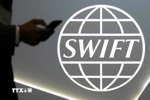 Logo hệ thống thanh toán quốc tế SWIFT. (Ảnh: Reuters/TTXVN)