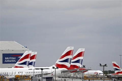 Máy bay của hãng hàng không British Airways tại sân bay Heathrow ở London, Anh. (Ảnh: AFP/TTXVN)