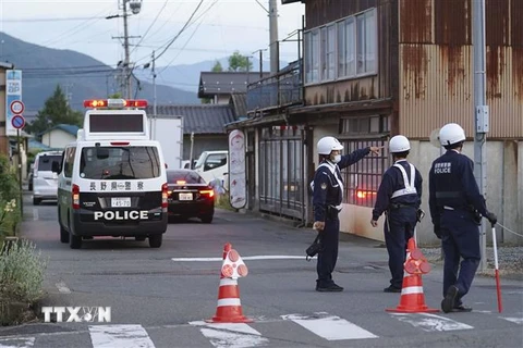Cảnh sát phong tỏa hiện trường vụ tấn công bằng dao và nổ súng tại Nakano, tỉnh Nagano, Nhật Bản, ngày 25/5/2023. (Ảnh: Kyodo/TTXVN)
