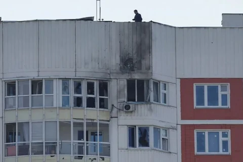 Một khu chung cư bị hư hại trongcuộc tấn công bằng máy bay không người lái ở Moskva ngày 30/5. (Nguồn: Reuters)