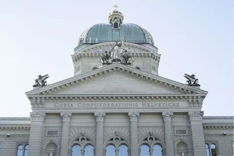 Bên ngoài tòa nhà Quốc hội Thụy Sĩ. (Nguồn: SWI)