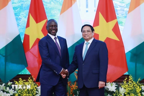 [Photo] Thủ tướng tiếp Chủ tịch Quốc hội Bờ Biển Ngà Adama Bictogo